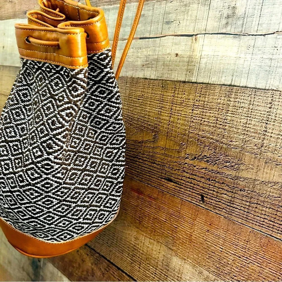 NWOT Vegan Leather Guatemalan Huipil Backpack/Purse - Picture 3 of 8